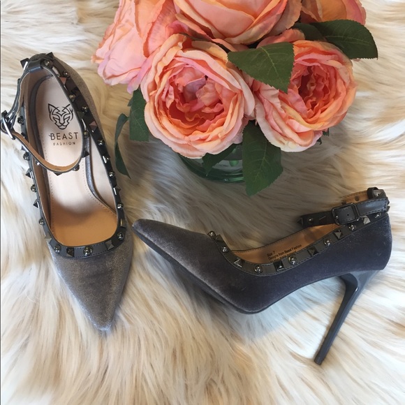 Beautiful grey velvet pointed heel - Picture 3 of 8